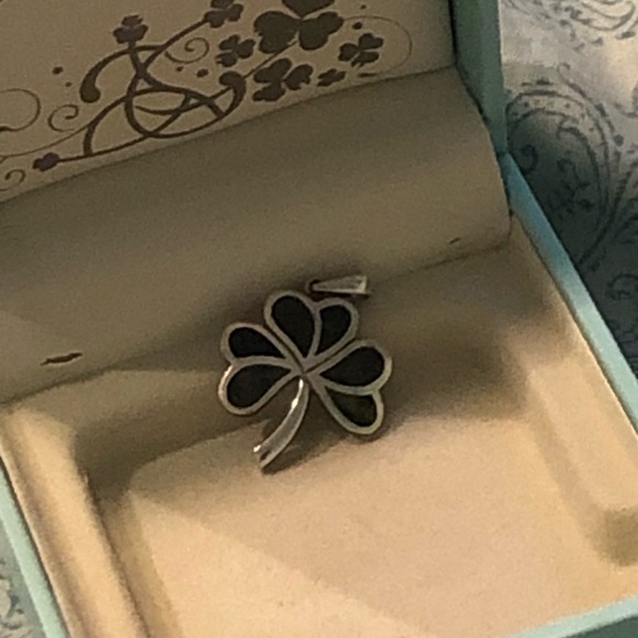 Sterling Silver Shamrock Pendant🍀 - Picture 3 of 6